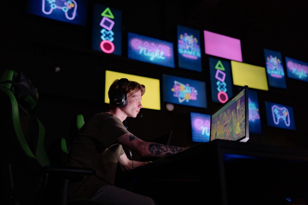 High-quality gaming peripherals including a controller and headset