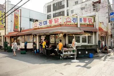 YouTuber食堂 経営戦略 知名度を資産に変える戦略ガイド