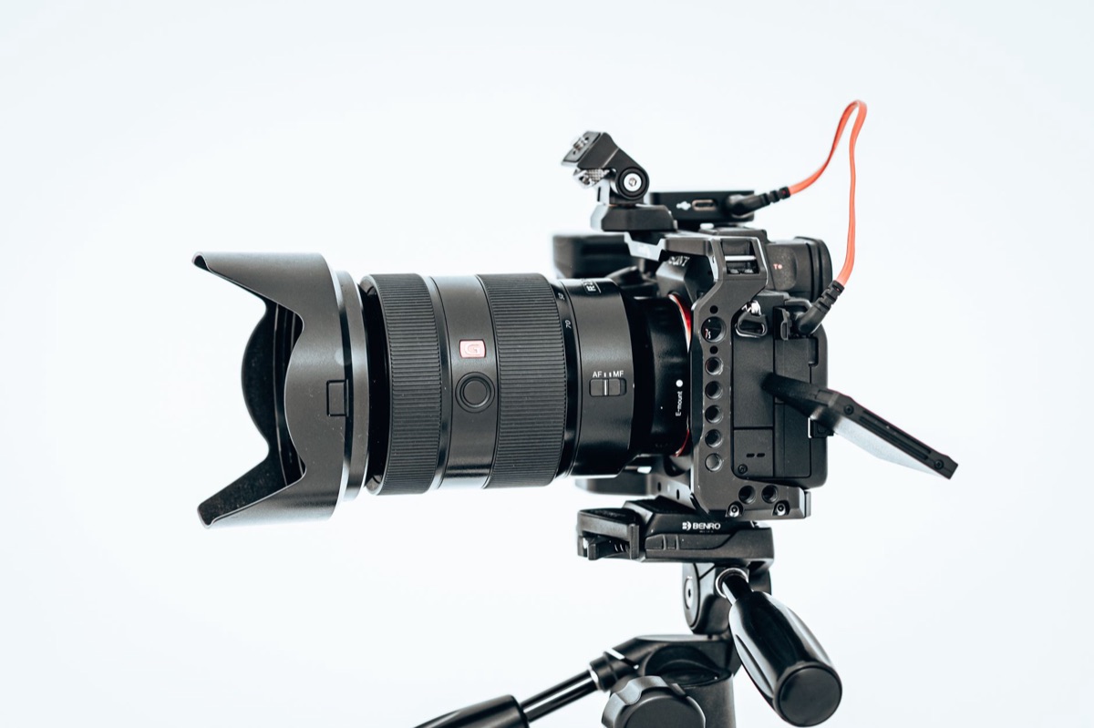 Moderne camera en microfoon voor video-opnames